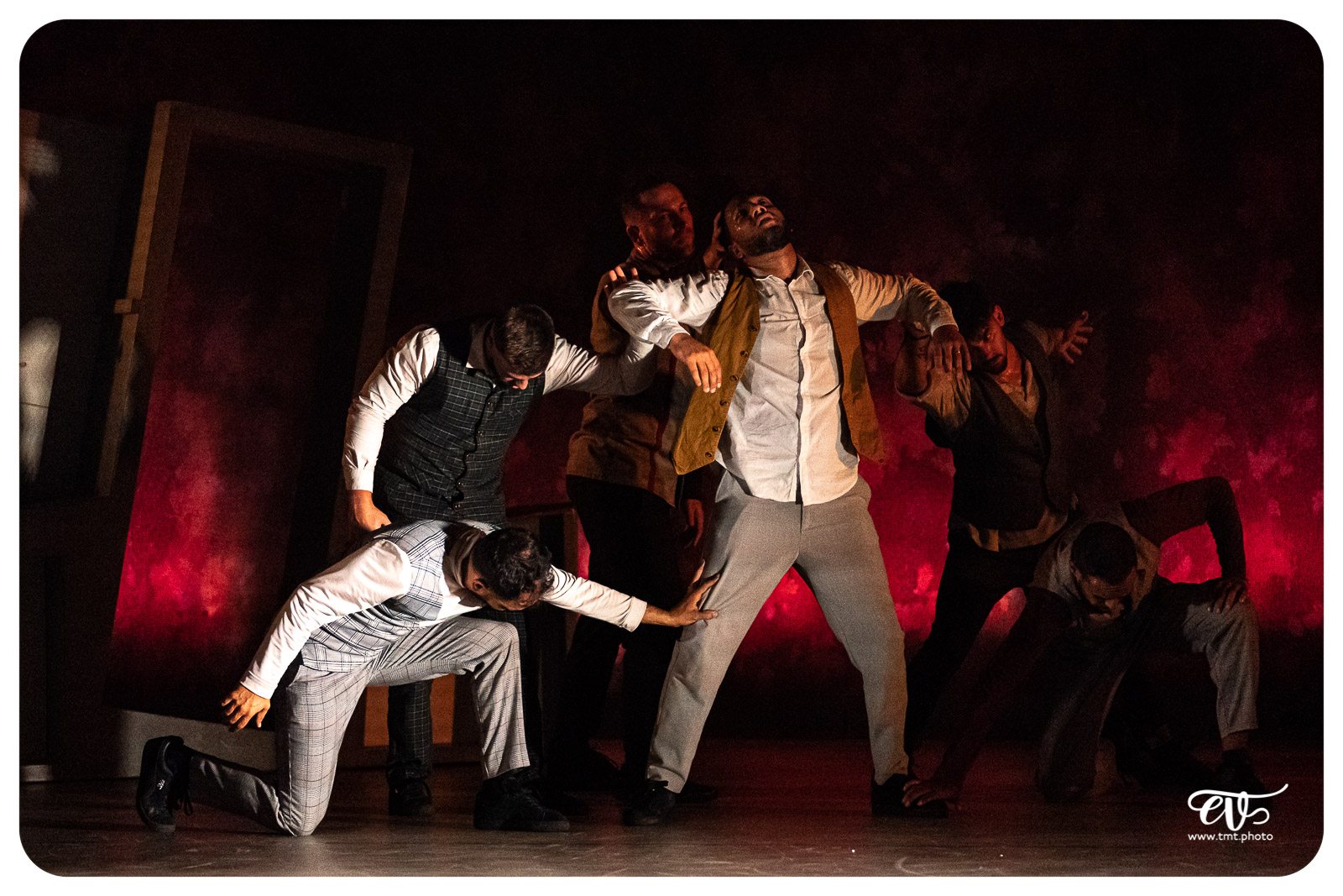 SUR LE FIL (CIE PYRAMID)